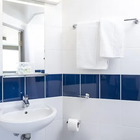 Apartment Burley Road In *